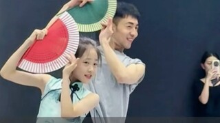 Saya merasa percaya diri ketika guru berada di sisi saya ~ Versi Kanton dari "Porselen Biru dan Puti