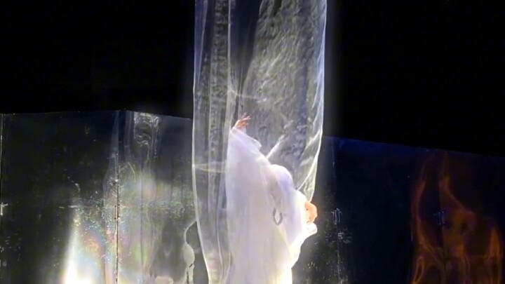 Padahal begitu ringan, kenapa bisa merenggut nyawaku? #ShuiyueLuoshen #TariBallet