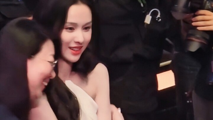 เอเย่นต์ยิ้มจนหน้าเบี้ยว พอเจอศิลปินแบบนี้ใครก็คงฝันดีจนตื่นขึ้นมาด้วยรอยยิ้ม ไม่ต้องห่วงว่าอยู่ๆ จะ