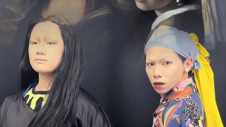 会中文的蒙娜丽刷和戴珍珠耳环的瘦女