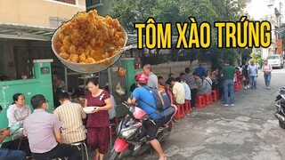 Quán hủ tiếu ngon đến nỗi khách ngồi kín đầu hẻm đến cuối hẻm