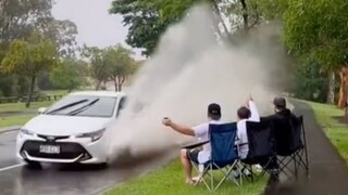 Ternyata persahabatan tidak mengenal batas