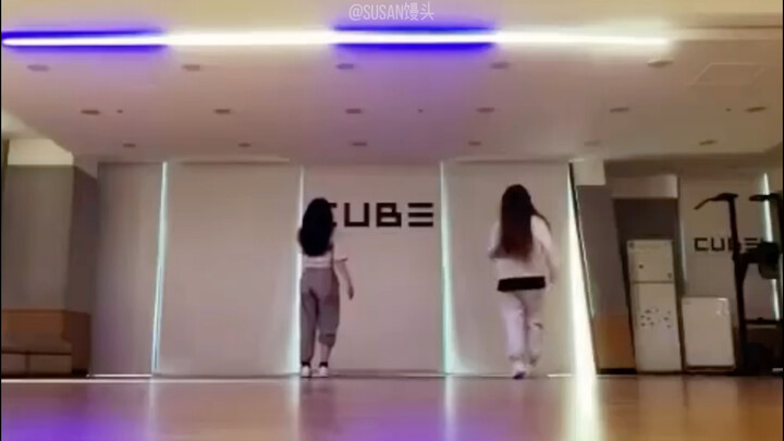 [Ye Shuhua] قام ig بتحديث فيديو غلاف الرقص، وشوهوا في غرفة التدريب مرة أخرى، تعمل بجد للتدرب على الر