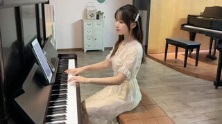 Chơi piano "A Man's Romance"