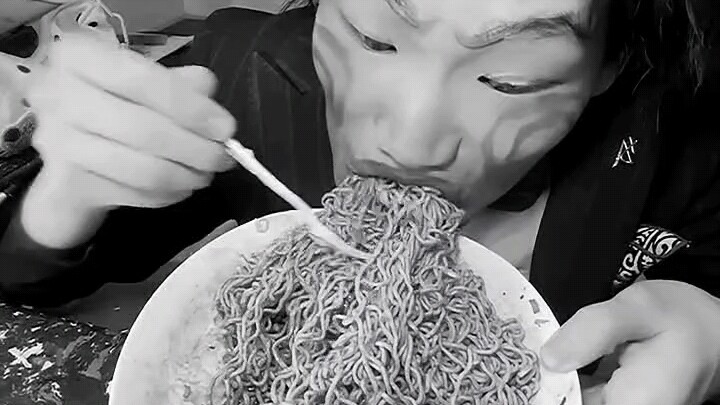 Hình ảnh ăn uống thời kỳ đầu của ông trùm
