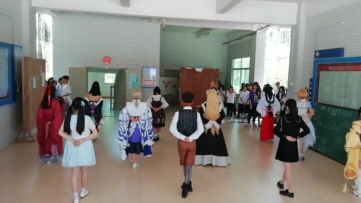 จะเกิดอะไรขึ้นเมื่อ coser ต่างๆ เต้น "Touch the Sky" ร่วมกัน?