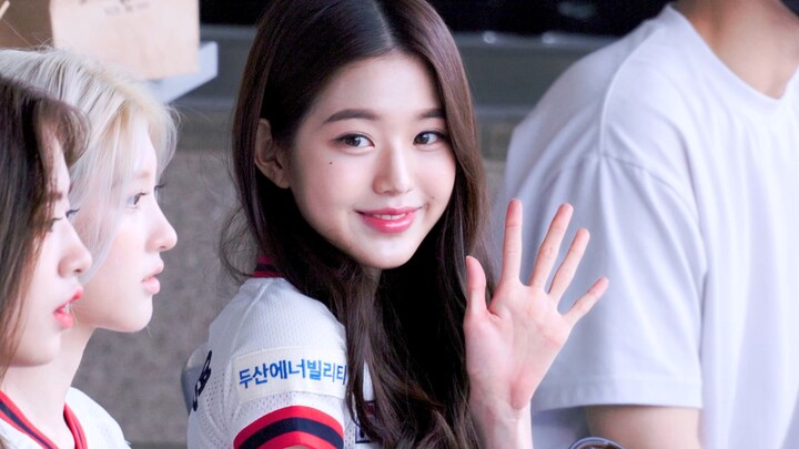 [IVE] Jang Won-young: 30 Minutes of Self-Cultivation: Standing Upright, Not Leaning on a Chair, Not 