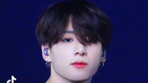 Jung Kookie (nguồn TiktTok) cơ mà không biết bài hát tên gì luôn 😆