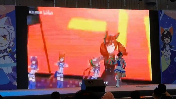 Uma Musume: "Attack on Dreams" của Pretty Derby Emperor [Chengdu 9 World Line xIGS Dreamland] East Emperor trực tiếp trên sân khấu chính