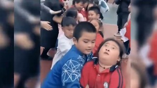 “Cảnh thể thao trong khuôn viên trường nổi tiếng” của Trung Quốc khiến người nước ngoài cười như điê