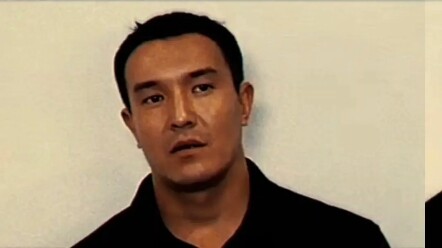 一个男人长的不用精致，像个男人就很帅。