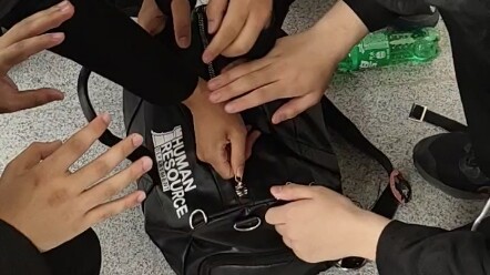 《Bốn tiến sĩ một vở kịch》