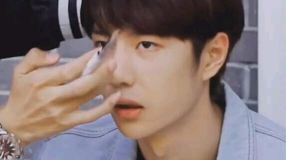 [Wang Yibo] If it's a date with an older sister, she gets to choose, and she pays. [Alright, let's g