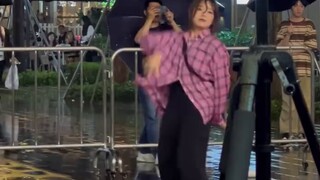 《trúng》mười bảy｜Trời mưa nhưng vẫn trúng. Bốn nu một carat trên dây. Thật khó để nhảy vào những ngày