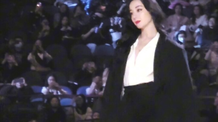 Wow, now who can even tell whether this is an awards ceremony or a fashion show?