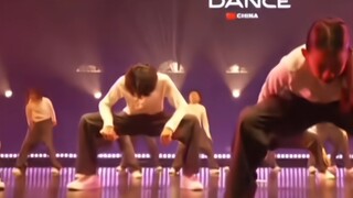 Màn thể hiện của Yang Bowen ở vị trí trung tâm thật tuyệt vời!