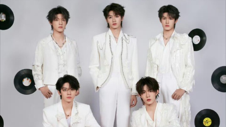 (Vietsub cut)|TOP Đăng Lục Thiếu| MỚI DEBUT 1 NĂM THÌ SAO CHỨ? NHÌN XEM LÀ AI ĐANG ĐỨNG Ở ĐÂY NÀY?