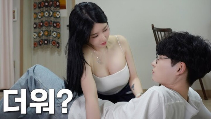 wanita sexy yang menggoda Pria tampan berkacamata