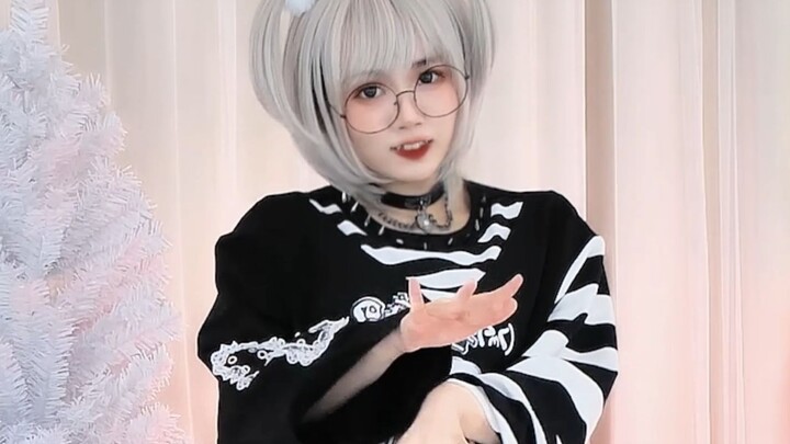 Wow! White hair! Second dimension!