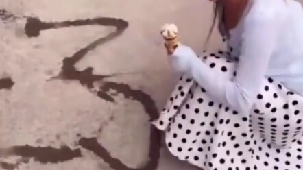 Girl: No wonder there’s such a strong musky scent!