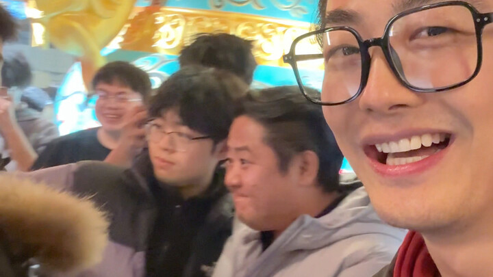 Brothers, look who this is!