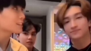 เรือผีเหรอ? ไม่นะ! ความรู้สึกกดดันและวิกฤตจากภรรยาสูงวัยสองคน! [ความรักลอยอยู่ในอากาศ]