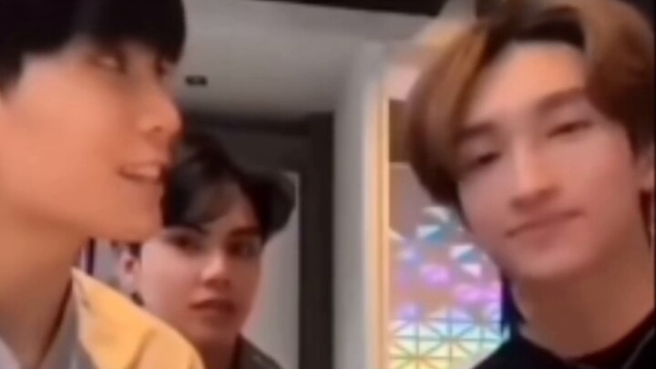 سفينة مسكونة؟ لا أحملها! ضغط من زوجتين أكبر مني سنًا! 【الحب في الهواء】