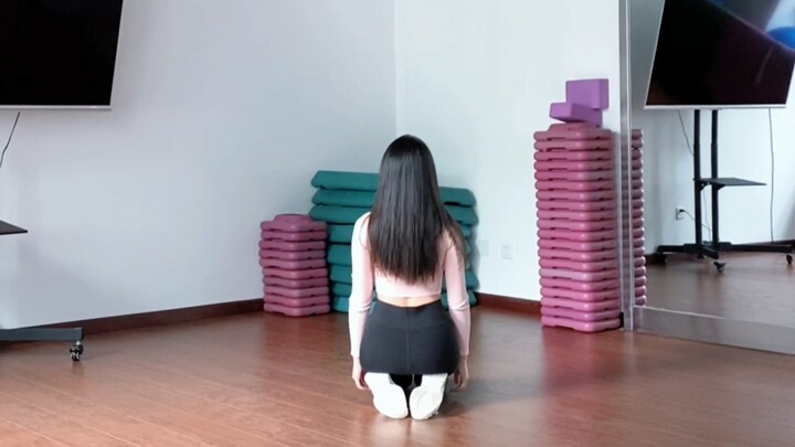 [ลิซ่า] เต้นชอคโกแลตเห็ด (ยากเกิน ยังไม่แรงพอ ล้วนแล้วแต่ต้องตัดต่อ มาดูกัน)