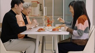 Menikahi seseorang yang jauh adalah keputusan paling berani yang bisa diambil seorang gadis. Tolong 