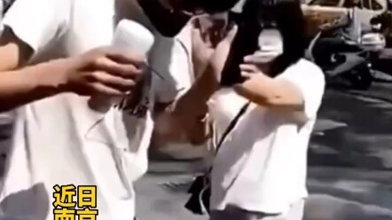 Cô gái đạp xe vượt đèn đỏ tông trúng người đi bộ, xé rách áo của người đàn ông dám nói sự thật… Kết 