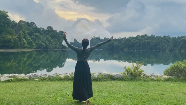 Dance cover of SEABED(Haidi) beside a lake