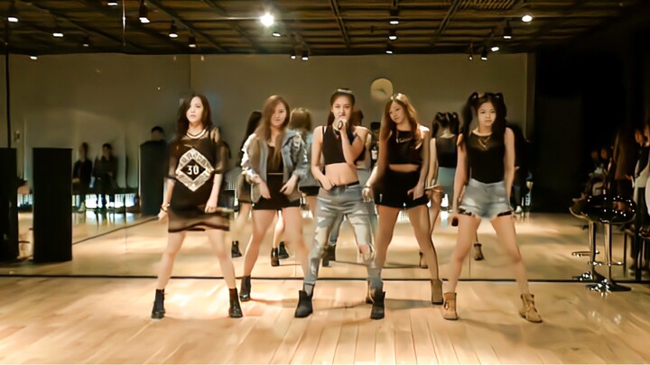 BLACKPINK's practice room during their five-member trainee period