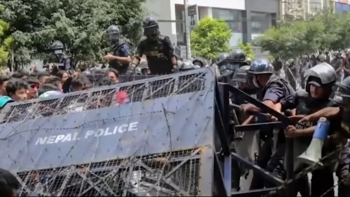 Nepal_ Protestos Violentos Após Bloqueio das Redes Sociais