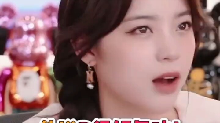 Ouyang Nana: My blonde hair is Photoshopped!