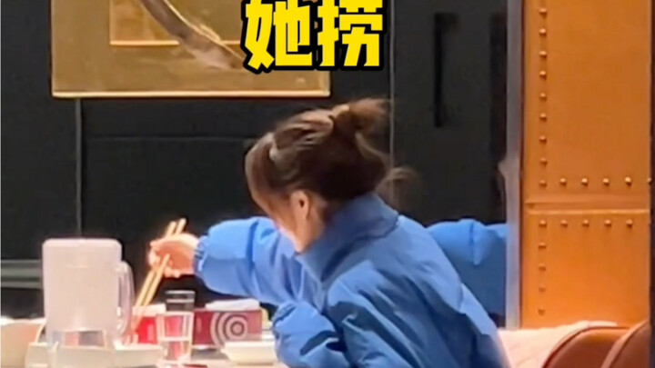 My bestie and the dog waited for me to enjoy hot pot, and we smoothly completed the shift handover!