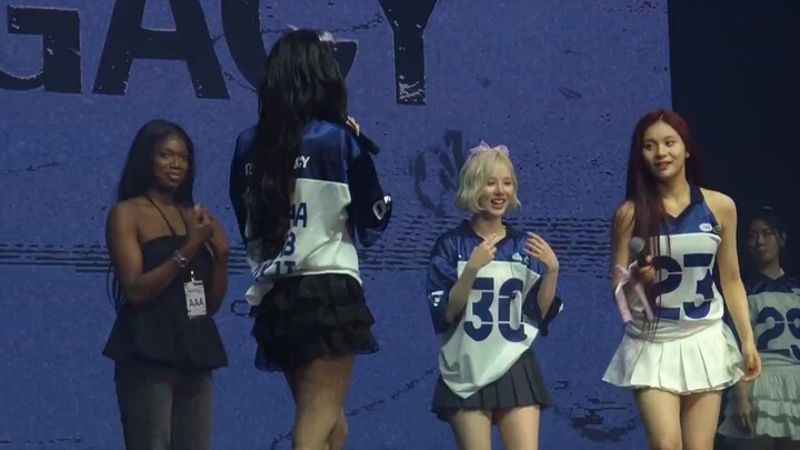 【VIVIZ】Teacher Kany's Live Dance Tutorial for 'La La Love Me' Choreography