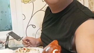 กินข้าวต้มข่าไก่หมูทอด