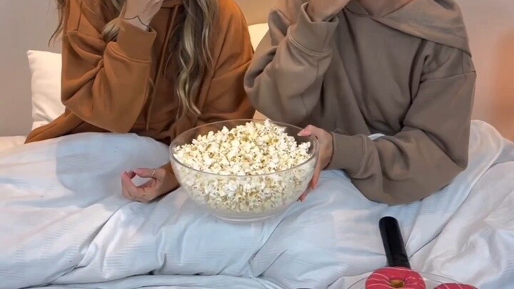 พอเจอละครดีๆดูตอนกินข้าวก็ร้องไห้ก่อนจะได้ดูตอนตื่นเต้นด้วยซ้ำ