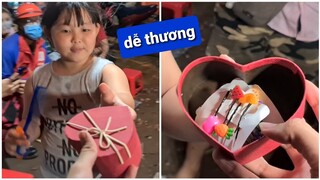 Như Ý được khách tặng một món quà dễ thương | Bánh tráng trộn Cát Thy