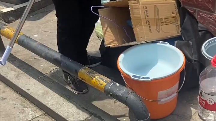 Tôi sinh năm 2000, vừa tốt nghiệp đại học, bỏ công việc trị giá 30.000 nhân dân tệ và trở về quê.