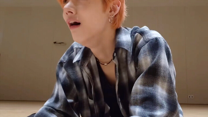 让我们恭喜这组流浪歌手乐队