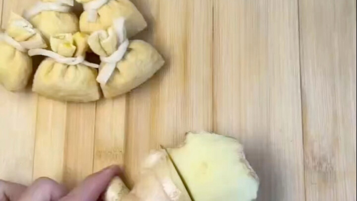 Ginger cos fish roe bun