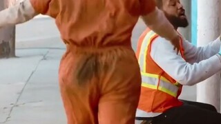 路人看到犯人越狱的真实反应....