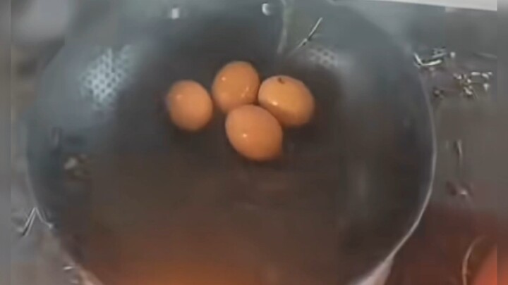 Telur ini bertenaga⚡