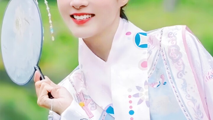 She’s back! Still that princess from our childhood who looked so lovely when she smiled.