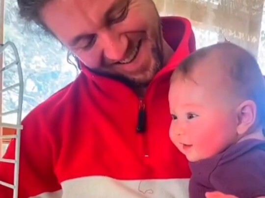 อะไรทำให้ลูกน้อยหัวเราะอย่างมีความสุขแบบนี้นะ?