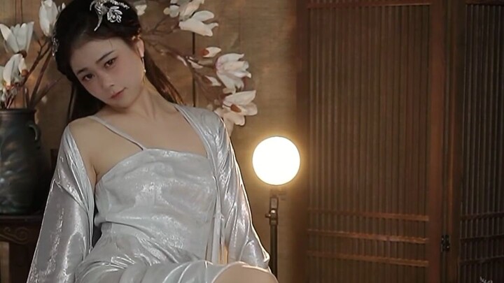 Wanita Cantik, Bai Qinnian