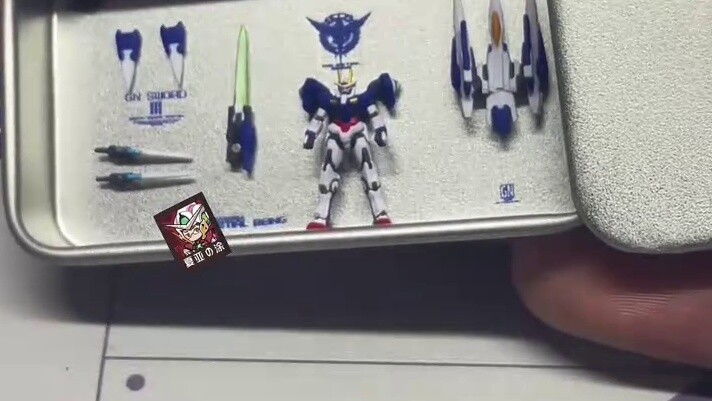 Another small box that you can take out to slack off at work! Gundam 00 enhanced slack off, maintena