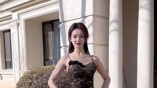 神秘家宾的评论 感谢大家喜欢 解释一下 这是公共场所 一个没人住的地方 只是个背景 出门拍视频没带扫帚。穿的一身都是拉丁舞蹈服 跳的也是拉丁舞 是没