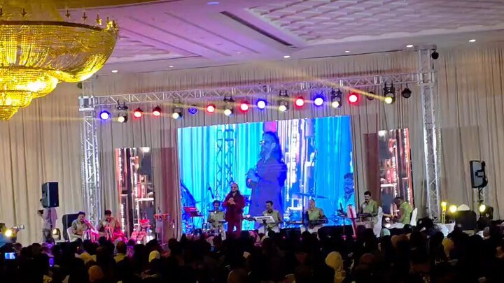 Teri mahebooba songs